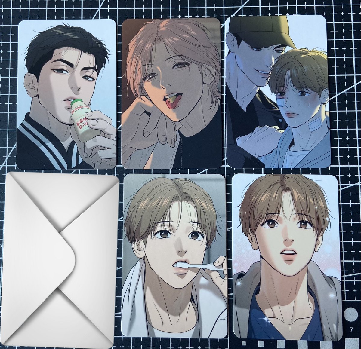 KJ_2DKART's tweet photo. [SPLIT ATTEMPT]

🍥 standee = 550
🍥 four cut w/o pc = 250
🍥 photocards = 84 each

- will prio those who will buy the standee

- next to prio yung kukuha ng four cut 🥹

Wts lfb ph jinx merch pc https://t.co/gqEZNiTK47
