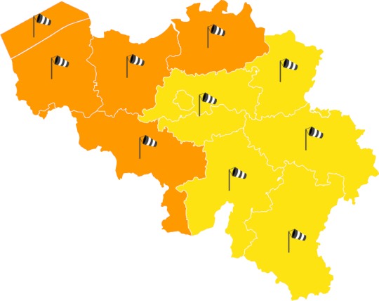 Code🟠 voor wind in <a href="/oost_vlaanderen/">Provincie Oost-Vlaanderen</a> deze namiddag en avond volgens @KMI. Wees voorbereid, vermijd plaatsen met veel bomen, gebruik e-loket 1722.be voor niet-dringende brandweerhulp 👉bit.ly/3T2Woit #BeAlert #KMI