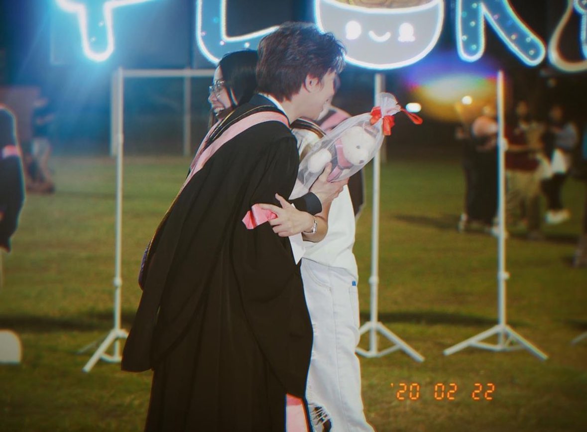 tee_dubble's tweet photo. Miss you 🐣 22.02.2020 #FlukeGraduationDay https://t.co/jOg1lPhEr1