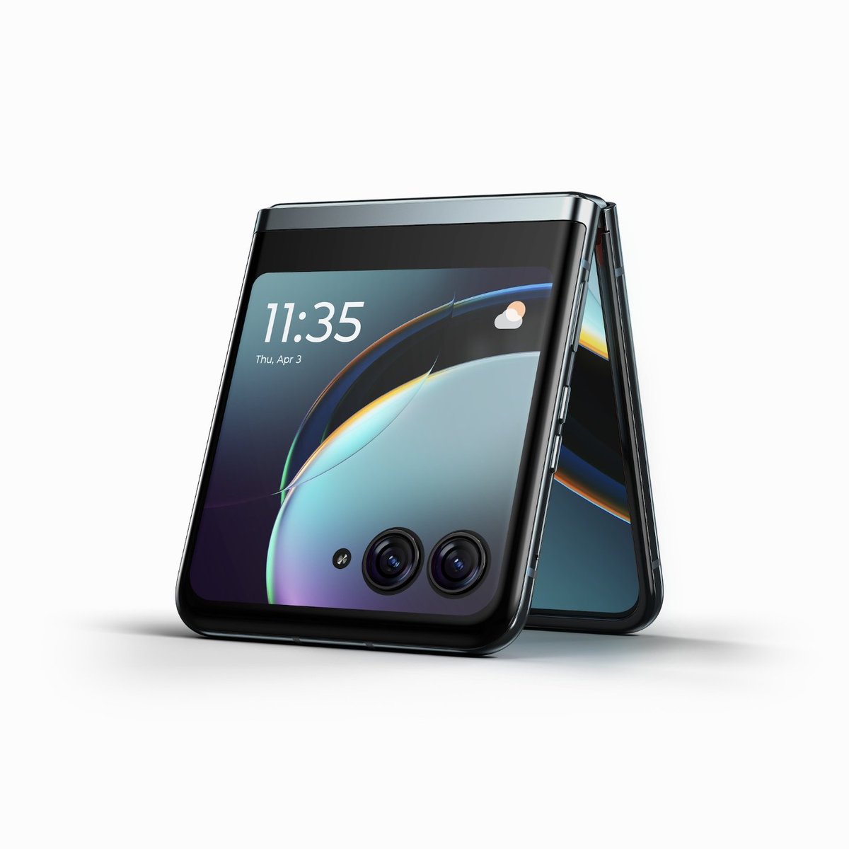 TheGalox_'s tweet photo. Galaxy Z Flip6

• 4000mah battery 
• Bigger 3.9 inch outer display
• 50/12 cameras
• Snapdragon 8 Gen 3 for Galaxy 
• Bigger cooling system 
• Improved hinge &amp; internal layout 
• Thinner &amp; lighter 
• Stronger Glass &amp; inner display 
• 7 years of updates
• Galaxy AI https://t.co/fU07vF4g6k