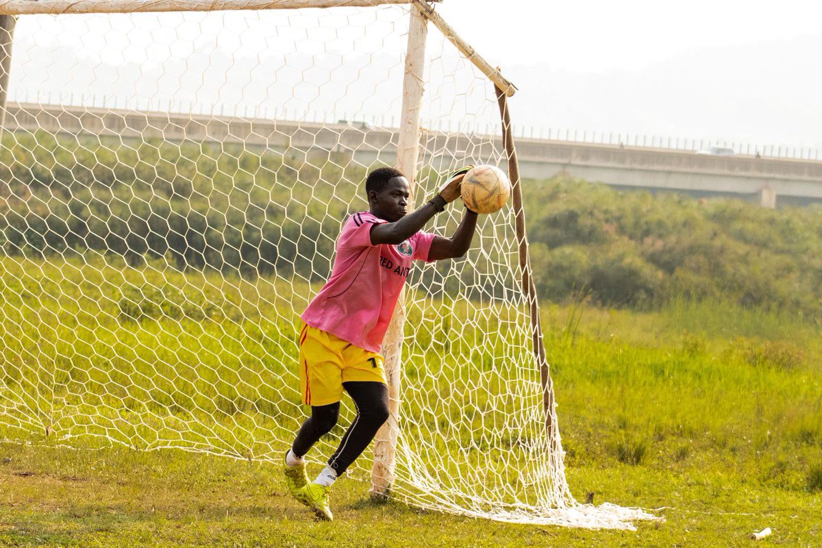 Our net minder, Ojambo Ivan put up a superlative performance yesterday in our goalless draw against East African University 🧤 

Keep working hard son 💪

#RedAnts #JeanSsenindeUnited #CriticalThinking #TeamBuilding