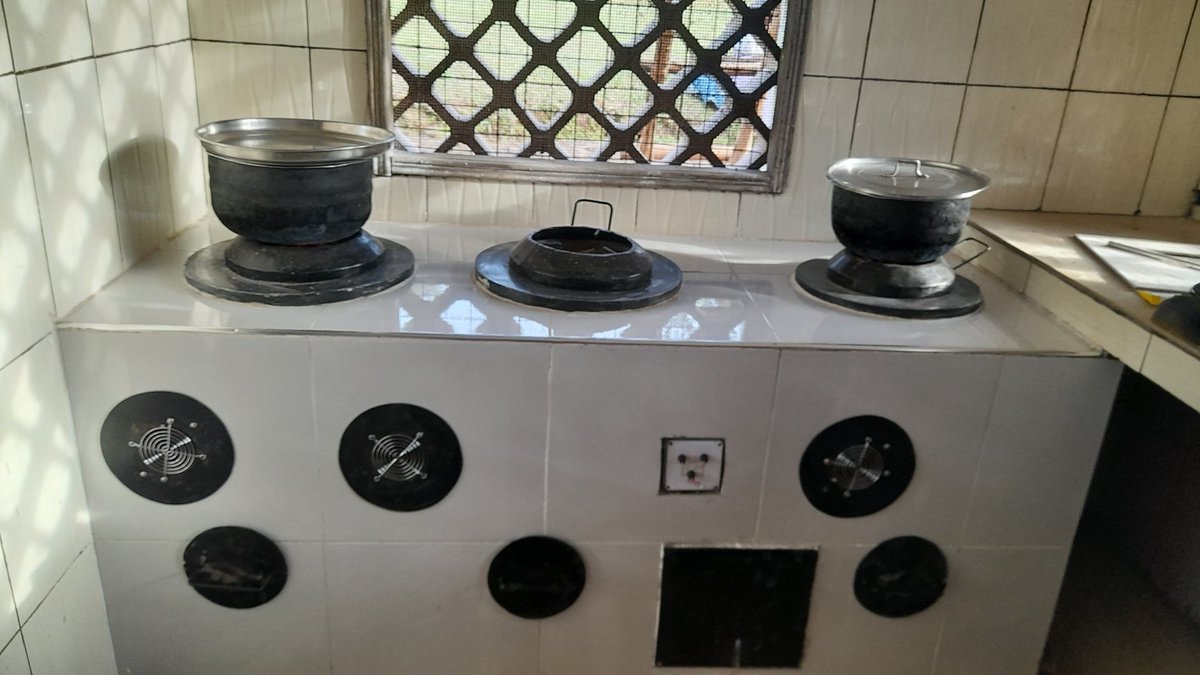JosephBekalaze's tweet photo. @magma_stoves are aimed at reducing on the consumption of charcoal or firewood by up to 80%. Replacing them with reusable lava rocks to produce even more heat to cook four times faster than normal stoves.
Call/WhatsApp +256789057968
+256772787777
#CleanEnergy
#SolarAidedCooking https://t.co/hdxziWW8Nu