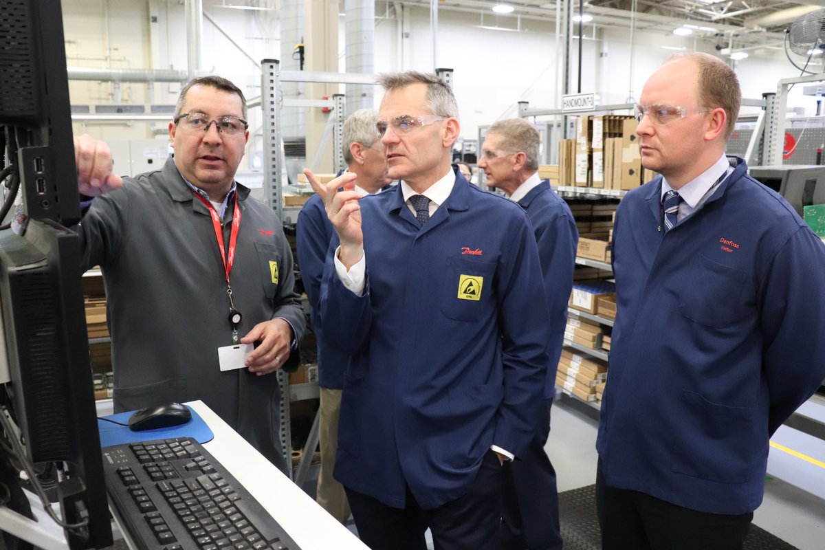DKambUSA's tweet photo. Fantastic visit with @Danfoss_NA today in #Rockford, Illinois. Inspiring to see and learn how the drives accelerate the #greentransition, also in the US. This company is a major player in driving the energy efficiency to new heights. Very impressive!
#WorkingforDenmark https://t.co/8XeTbuTM8U