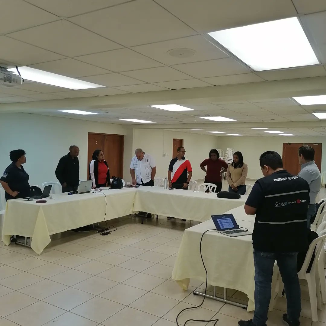 caritasdom's tweet photo. Hoy, Carlos Rivas de @CRSEspanol nos impartió un taller de gestión de  riesgos. En este vimos la importancia de la reducción de riesgos y desastres (RRD). 

El objetivo es preparar al equipo de la #OFNA y #CáritasSanFrancisco en la metodología "CLDRM". 

#CaritasDominicana #CRS https://t.co/7rYRioyxlV