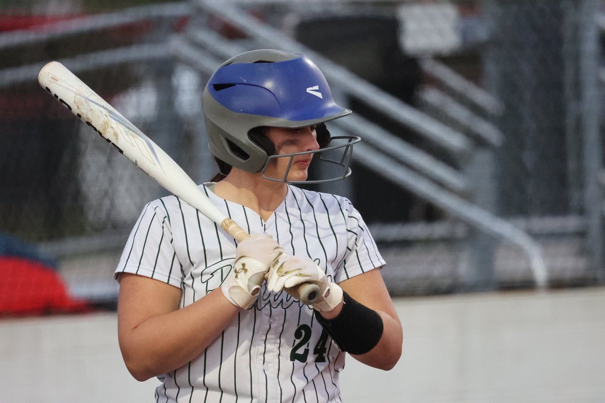 VieraHawksSB's tweet photo. Junior @Elaina_105 goes 1-3 with a double and a run tonight in her 2024 Season debut. Snyder and the Hawks move to 1-0 after their 10-0 F/6 victory over Sebastian River.

#softball #viera #hawks #vierahawks #fhsaa #collegesoftball #recruit https://t.co/AYmlFSrlRU