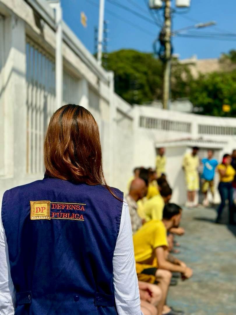 drdanielrh's tweet photo. Este martes #20Feb participamos en una jornada del plan de revolución en Caracas, junto a autoridades y diputados de la Asamblea Nacional, la cual tuvo lugar en el Centro de Control y Resguardo del Detenido de la Policía Nacional Bolivariana, situado en la Yaguara. https://t.co/rs7jVdmj0j