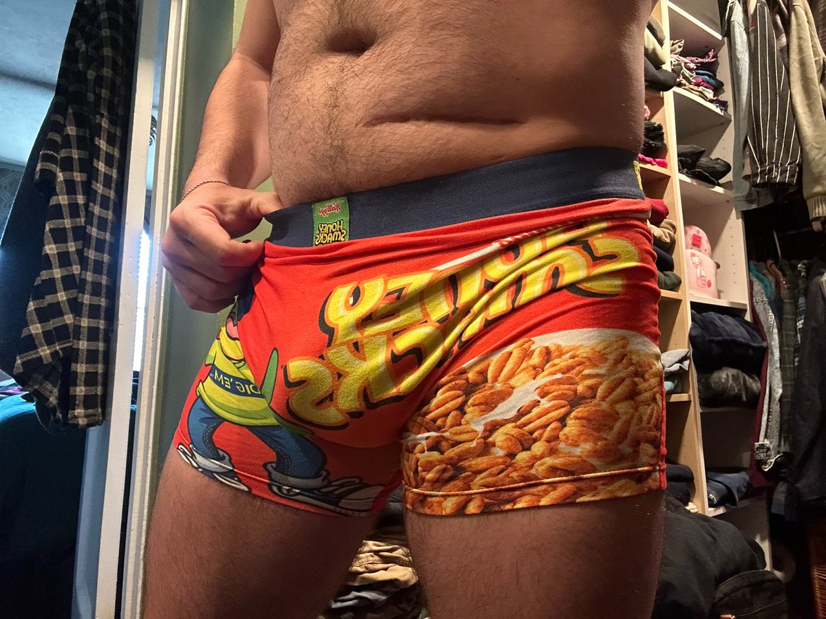 Dambro808's tweet photo. Hump Day Honey Smacks anyone? 😈🤤 #honeysmacks #gay #gaytwitter #gayman #underwear #gaybooty https://t.co/H2k7xAfgRs