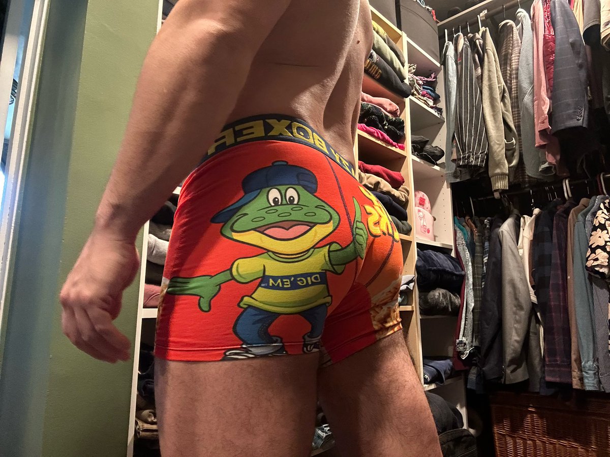 Dambro808's tweet photo. Hump Day Honey Smacks anyone? 😈🤤 #honeysmacks #gay #gaytwitter #gayman #underwear #gaybooty https://t.co/H2k7xAfgRs