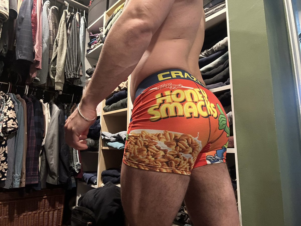 Dambro808's tweet photo. Hump Day Honey Smacks anyone? 😈🤤 #honeysmacks #gay #gaytwitter #gayman #underwear #gaybooty https://t.co/H2k7xAfgRs