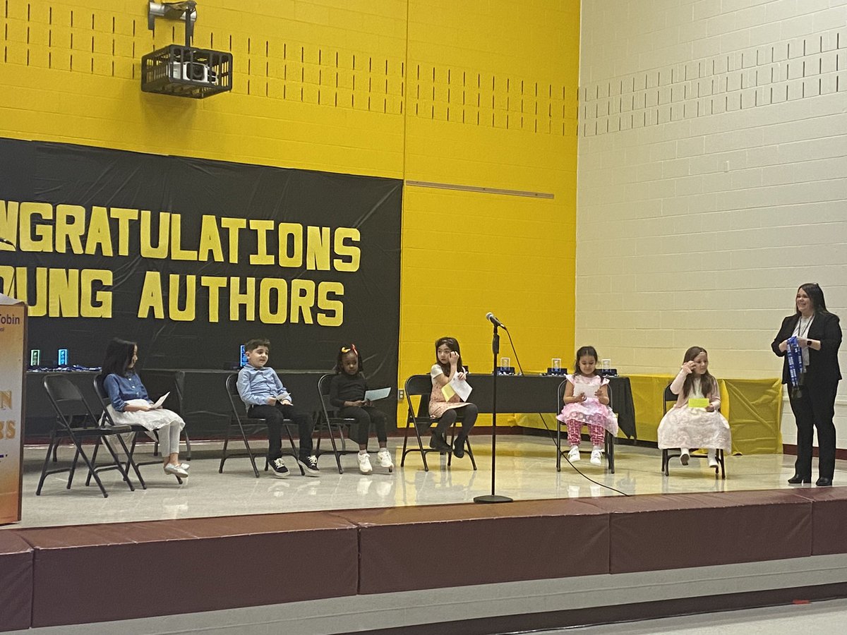 Congratulations to our talented young authors @BurbankSD111! Special congratulations to <a href="/EJTobin_School/">Tobin School</a>’s winner , Arriah Hailey from First grade 🥇