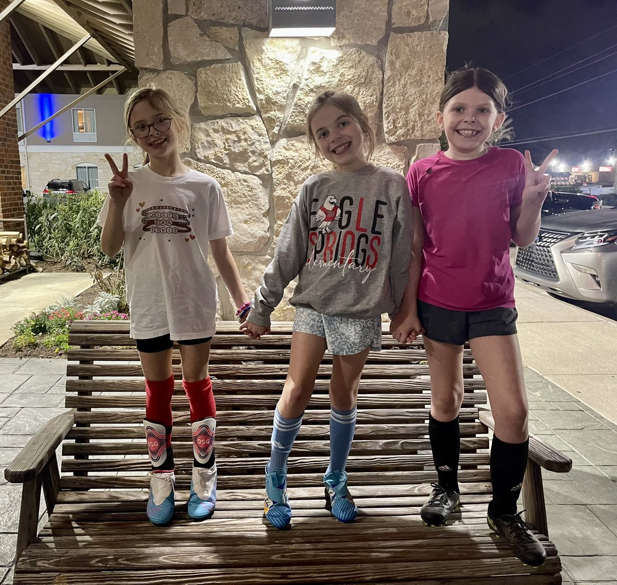AmberDGonzalez's tweet photo. We ♥️ ESE spirit Nights! @HumbleISD_ESE https://t.co/GpHlhDLK2t
