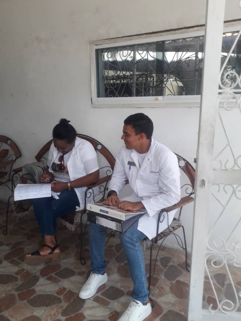 Estado Bolívar se Realiza visita y Control al los CMP del CDI El Roble,Parroquia Simón Bolívar. 
Realizando una supervicion  Metodológica al proceso de Barrio Adentro 1 , para evaluar la Asistencia médica integral de la población 
@AngelLe5787021
<a href="/cubacooperaven/">Brigada Médica Cubana en Venezuela</a> 
<a href="/YoaniBueno/">Yoani Bueno</a>
