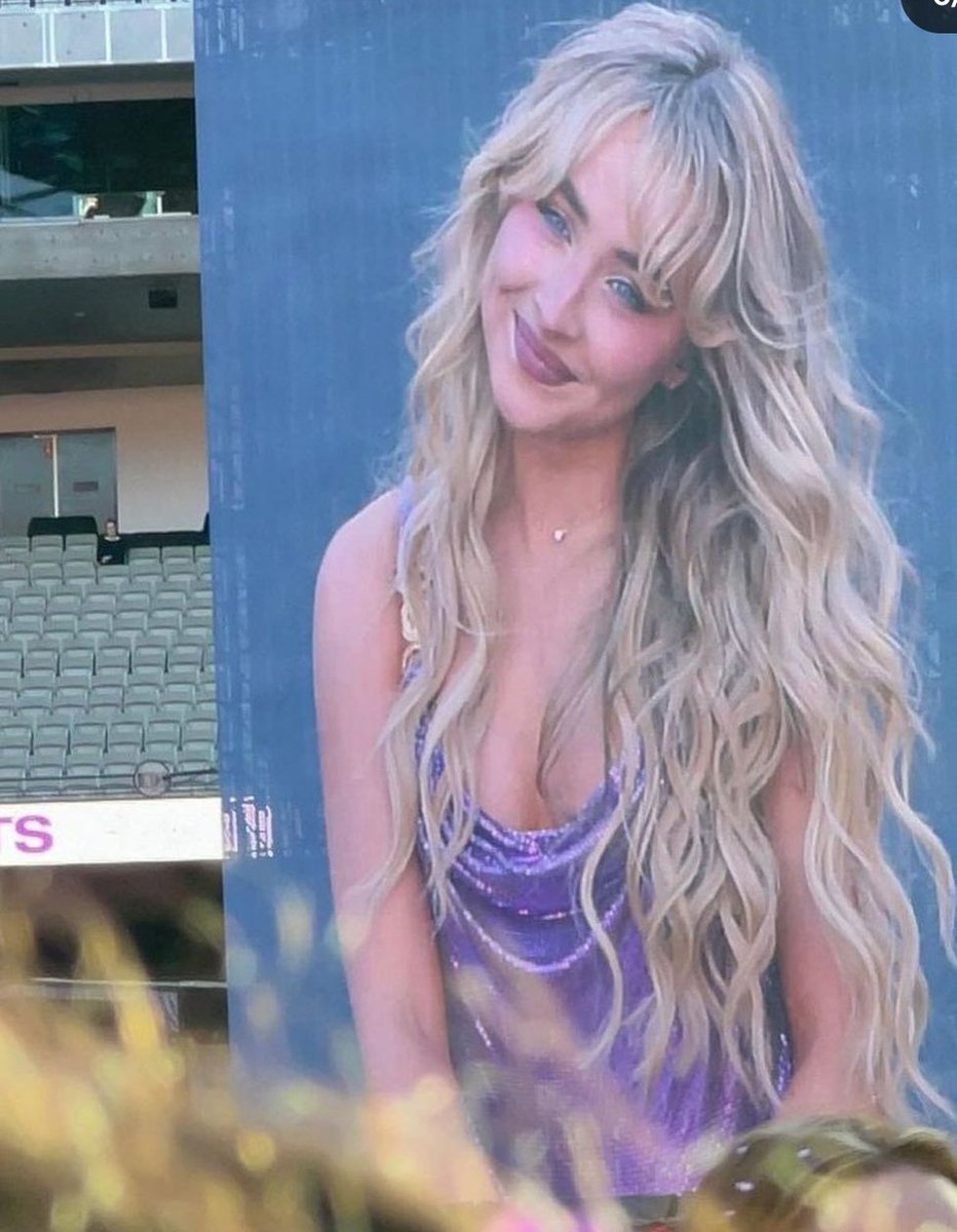 comfrtbrina's tweet image. sabrina carpenter.