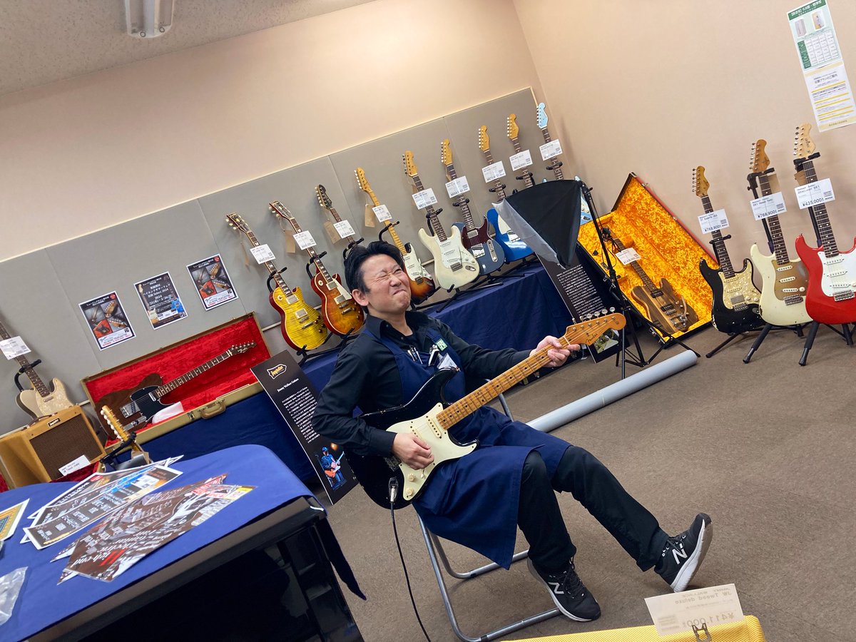 shima_shinkoiwa's tweet photo. きゃーーー!!!
これだけ🎸並ぶと圧巻!!!
吉田さんも鳴きの表情たまりませんね😂
かっこいい商材が揃ってます!
是非ご来店ください☆
#jimmyWallace #MaybachGuitars #DonGrosh #BLACKVOLT #WallaWallaGuitar #fender https://t.co/wu5Oh1WTb1