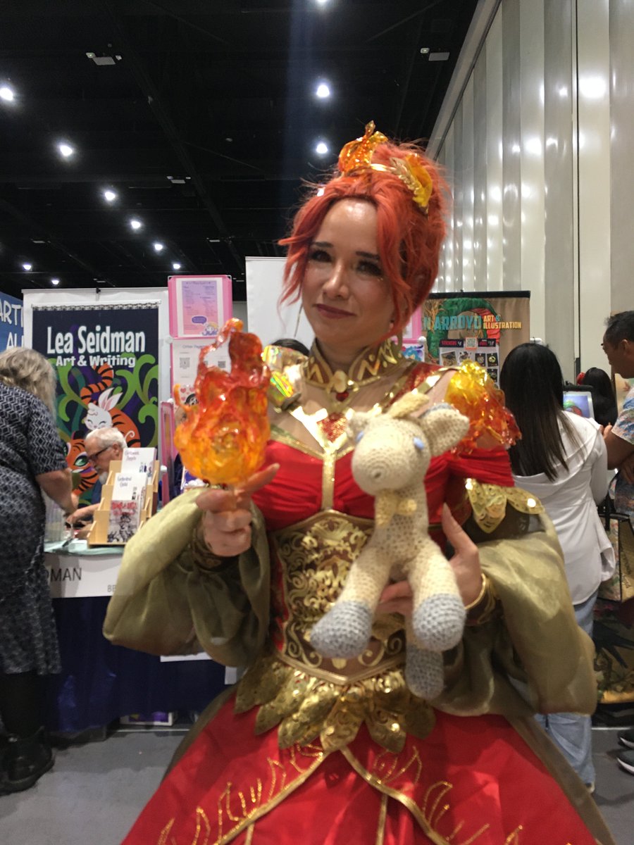 Murphysplush's tweet photo. My friend @lizsakura01 carries a torch for me! #sdcc2023 #murphyplushtrips #murphysplush #amigurumi #magicthegathering #cosplay https://t.co/ZNGSghFiPg