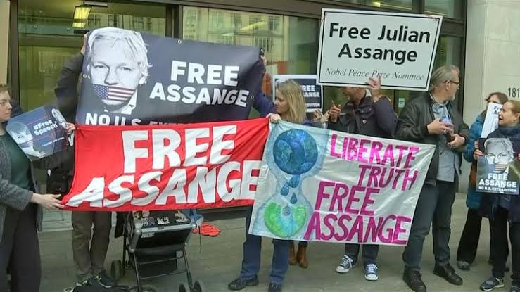 afsalazeez9's tweet photo. #FreeJulianAssange https://t.co/UwYdkfUe4Z