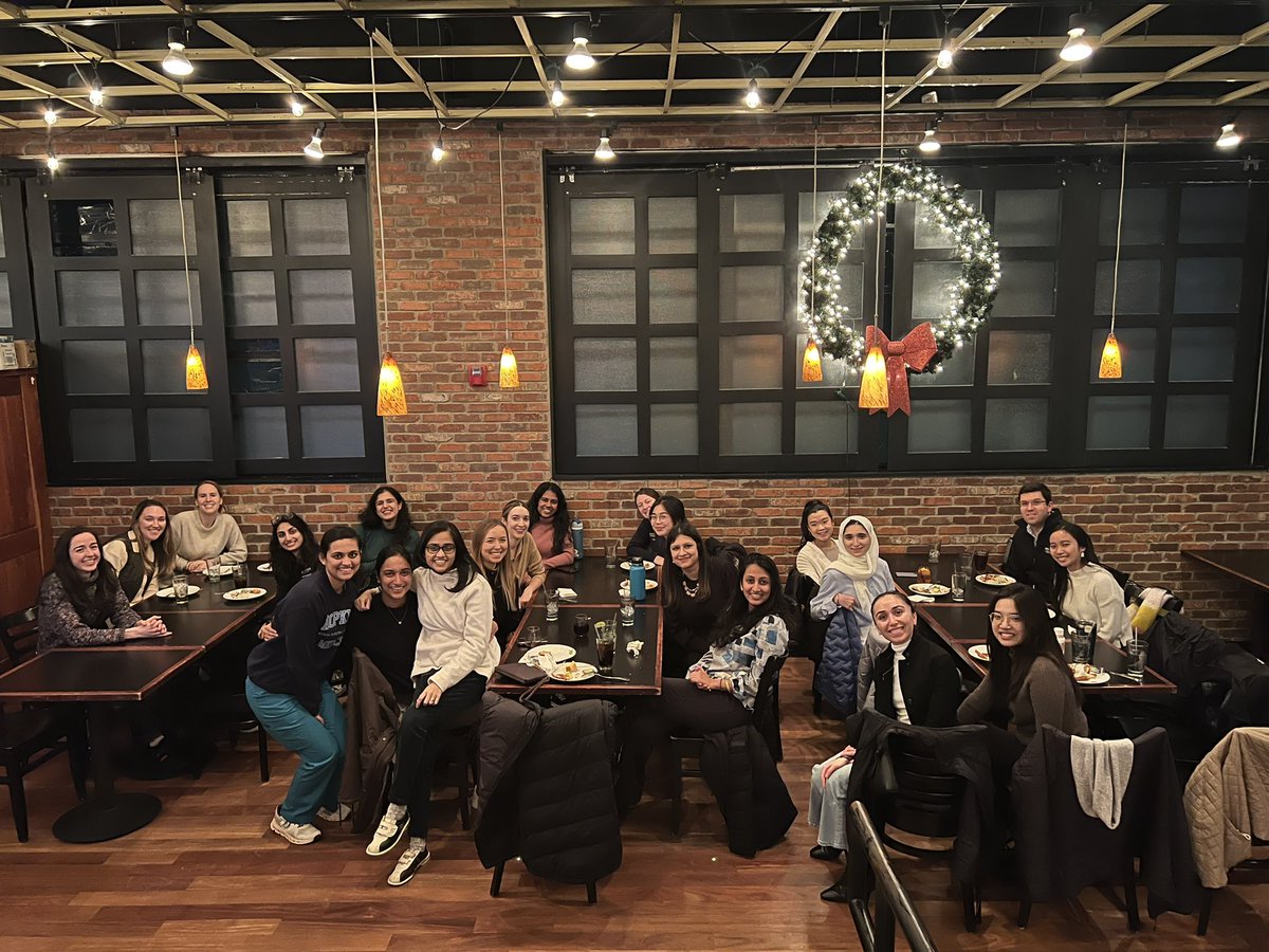 A little Women in Cardiology fun tonight 🫀🎉 
Raising each other up 😍 while knocking some pins down 🎳 
Thanks for arranging an awesome event @Anjali_Wagle 🤩