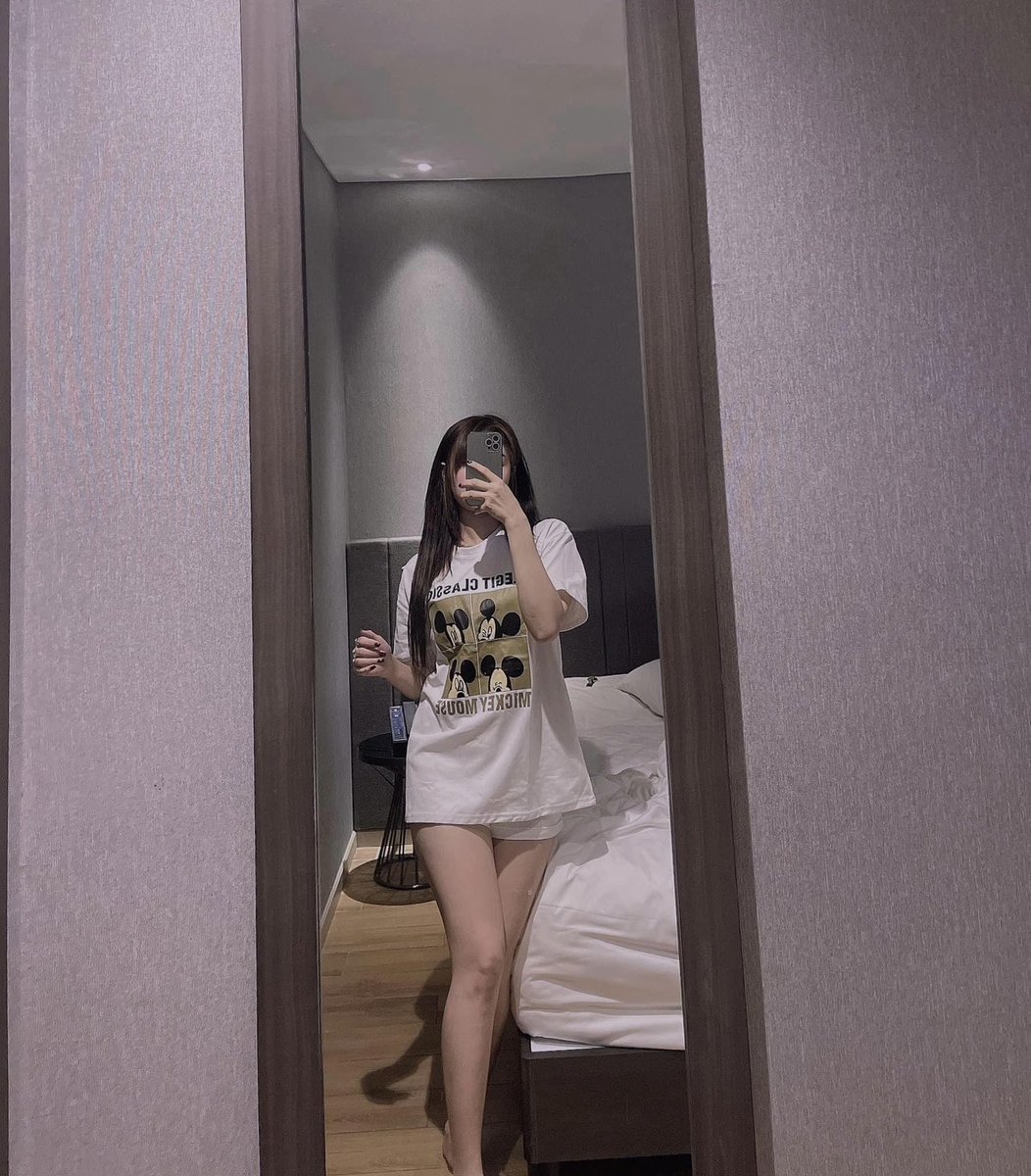 ThuTrang1313's tweet photo. Chúc anh gấm vóc lụa là 🥰
Tay ôm còn khác trong lòng nhớ em 

👉cheo , cheó , follow
#cheo #chéo #follow #xinh #thật #nhìn https://t.co/sYevalpm35