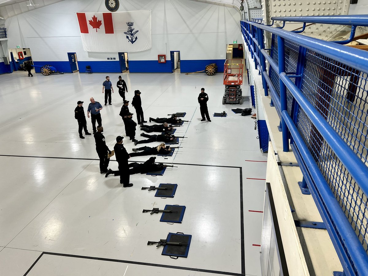HMCS_NCSM_YORK's tweet photo. Maintaining a confident weapon’s handling is a critical aspect in the profession of arms. 

On this training evening, #HMCSYork sailors conduct a weapon’s refresher prior to heading to the shooting range in the spring. 🎯
#HelpLeadFight https://t.co/jcMDvsQlvO