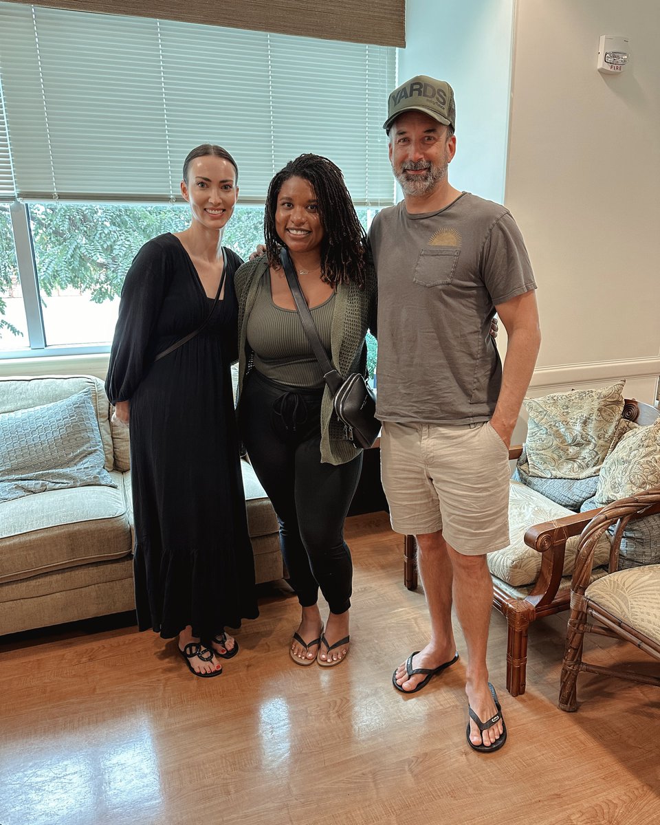 Happy Transfer Day to Surrogate Teisa and her Intended Parents! Please join us in sending them all positive energy and sticky vibes. ✨🐣♥️