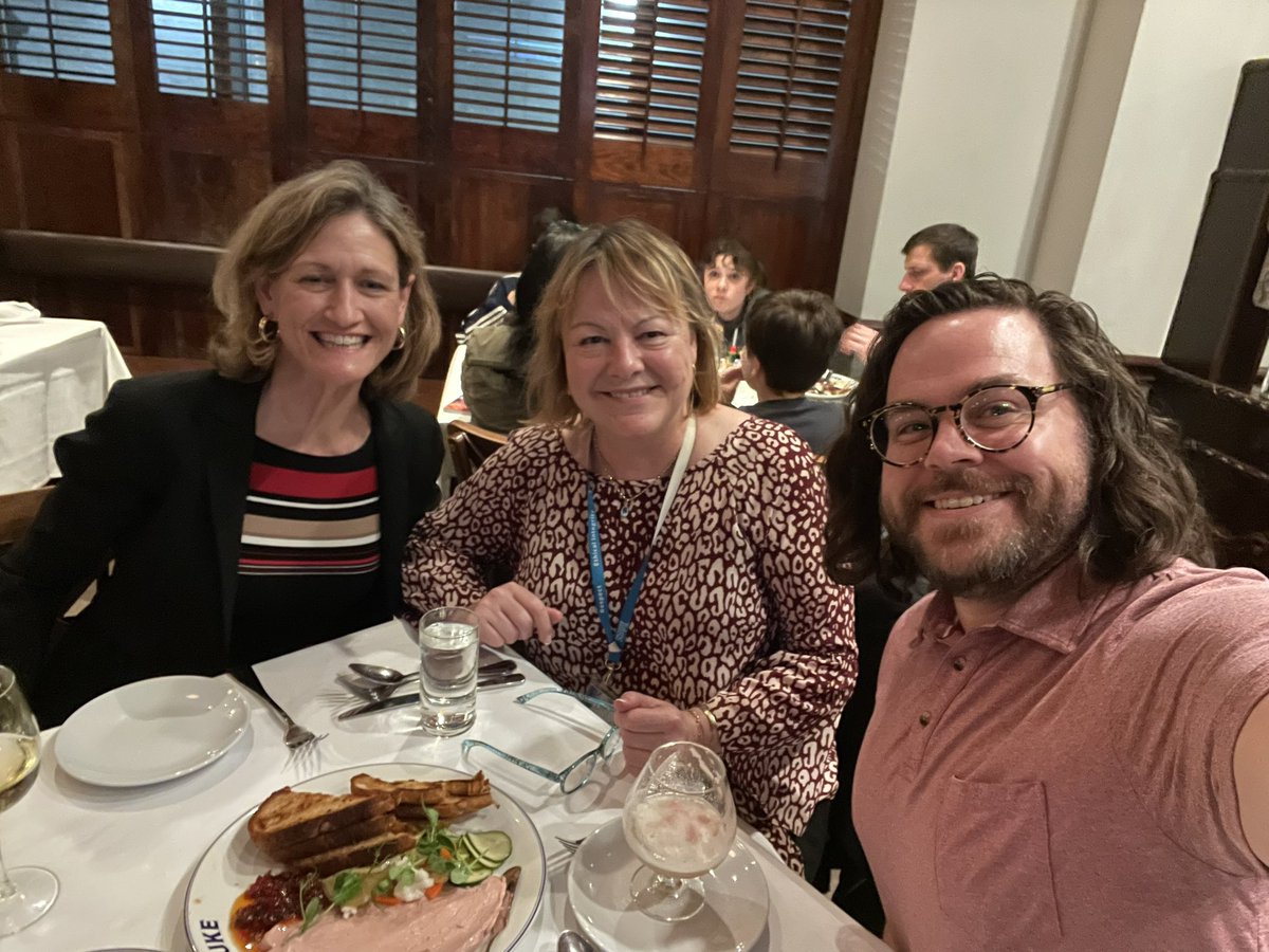 Wonderful seminar today from <a href="/LeslieGewin/">Leslie Gewin</a>  for the joint Tulane Physiology and Nephrology seminar! Always great to see you. <a href="/AJPRenalEIC/">Dr. Heddwen Brooks, PhD, AJP-Renal Editor-in-Chief</a>