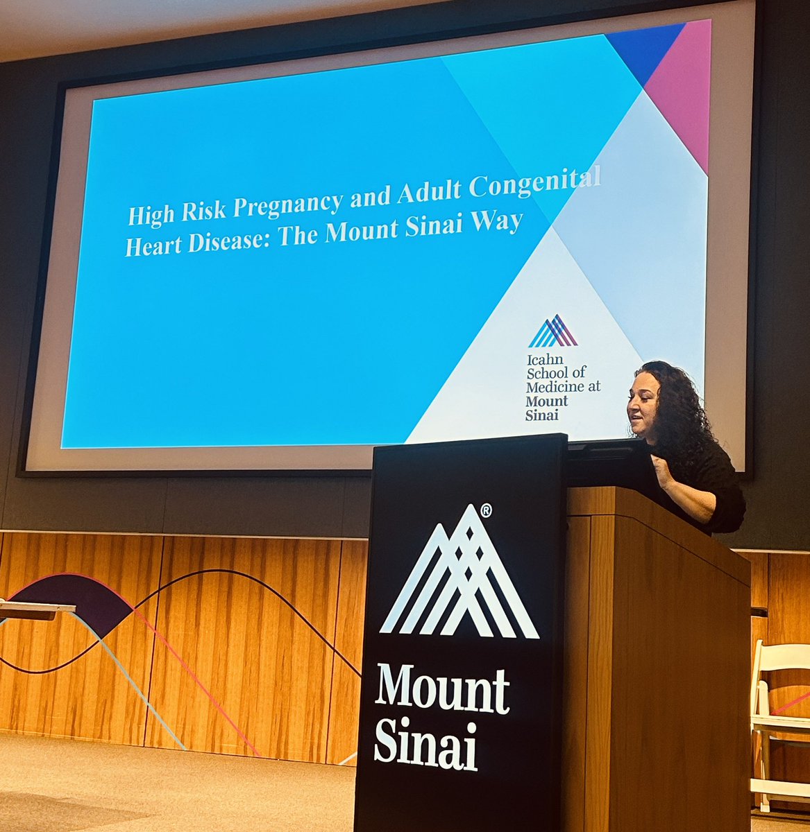 Dr Lauren Ferrara @MountSinaiNYC discussing the 5yr mark for the multidisciplinary #ACHD #MFM clinic with outstanding outcomes! 🙏🏽to all involved but 🙏🏽mostly to the pts. who trust us with their care. Thank you! #teamwork @MountSinaiHeart @MountSinaiPeds @MySMFM @ACHA_Heart