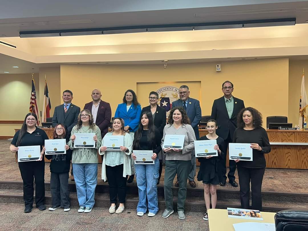 GenovaArt_EHS's tweet photo. Honored at the Board Meeting this evening where Puentes students were recognized for placing in the Annual Black History month Art Show! 
@SISD_FineArts @Puentes_MS @SocorroISD @GenovaArt_MPMS @BEMooy_MPMS https://t.co/ihH2g05YU8