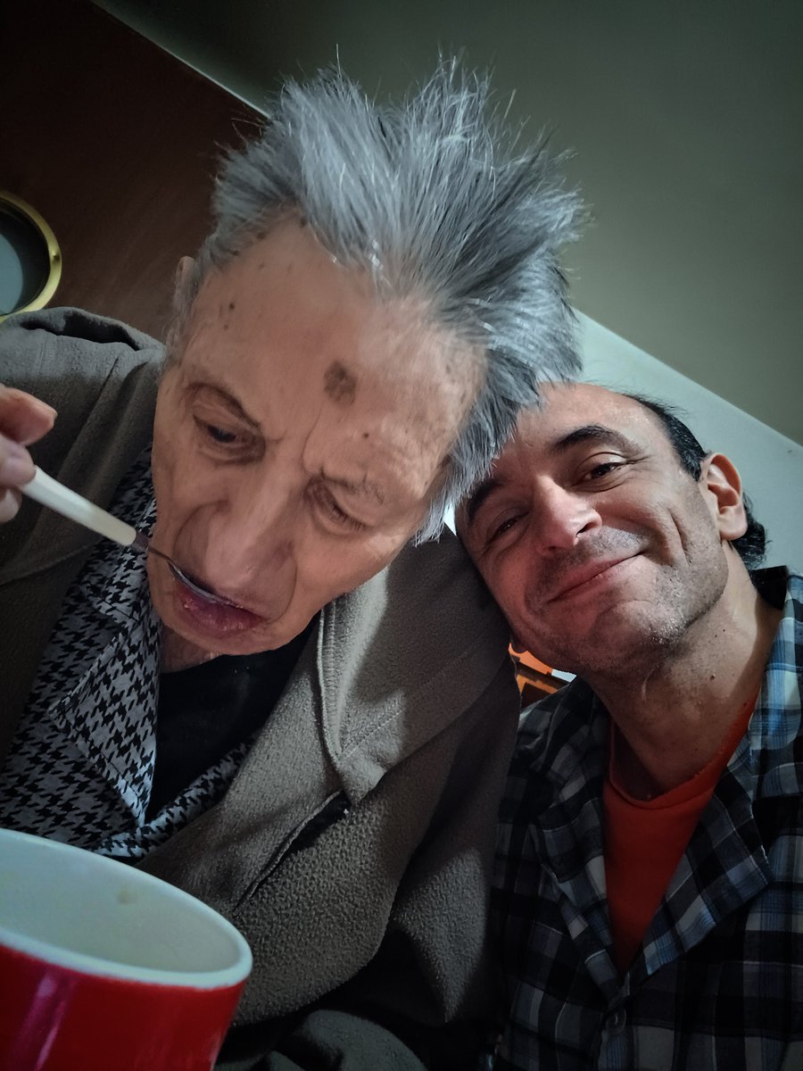 quico70's tweet photo. ¡93! 🎂🎁🎉🍰🎉🙂
#MiCita 🙂 https://t.co/6tJoPWmMiz