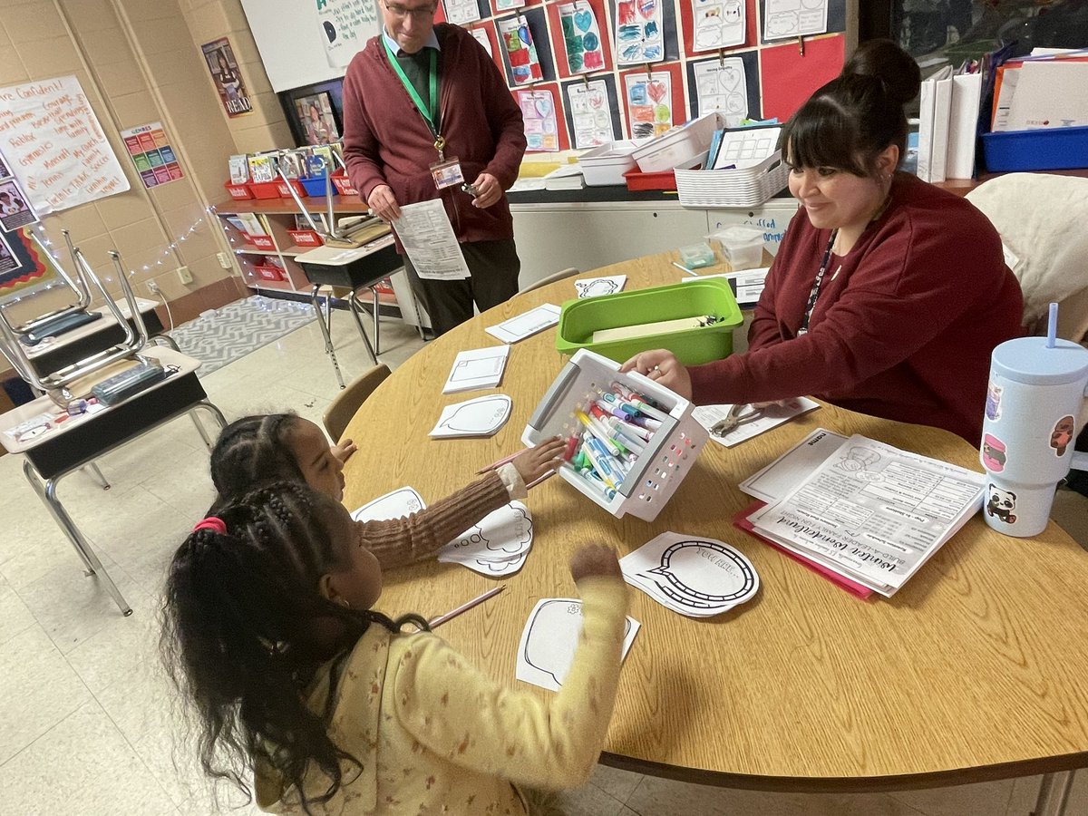 What an amazing night at the Castle! Our Winter Wonderland evening was focused on #SEL and reviewing our L.E.A.D. initiative with families! #Listener #Empathetic #Accountable #Doyourbest Great job @hammonds0424 <a href="/TheCastlecsl/">Tiy Vandervall</a>