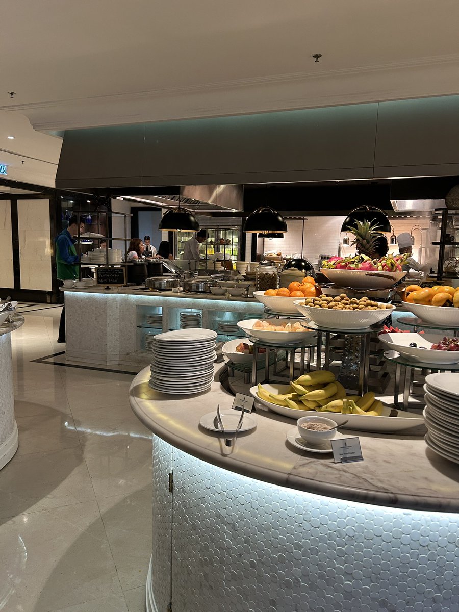 Tomoko_code50's tweet image. マレーシア在住の #raisetech 受講生さんと朝ご飯ご一緒しました。海外で逞しく過ごす女性、素敵💓