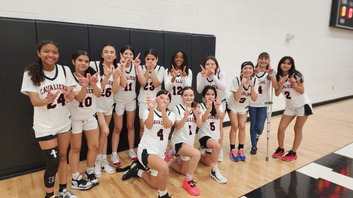 Lady Cavaliers Protecting the House and back to the Championship!! #CavsNeverSurrender @HanksMSTech @HanksLadyBB @Coach_Veliz @JLucero_HMS