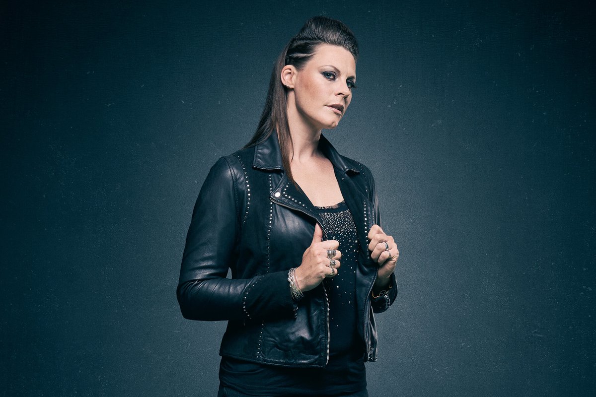 SoldoutM's tweet photo. ¡Feliz cumpleaños número 43 a Floor Jansen de Nightwish! 🖤🖤🔥🔥
.
.
#soldout #floorjansen #nightwish #happybirthday @NightwishBand  @FloorJansen_ https://t.co/nudgPzSlXz