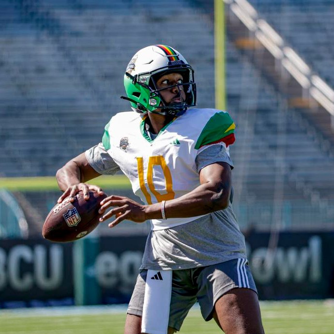 HBCUSports1's tweet photo. West Virginia State QB Donovan Riddick at HBCU Legacy Bowl Practice https://t.co/1U0OUAlWRz