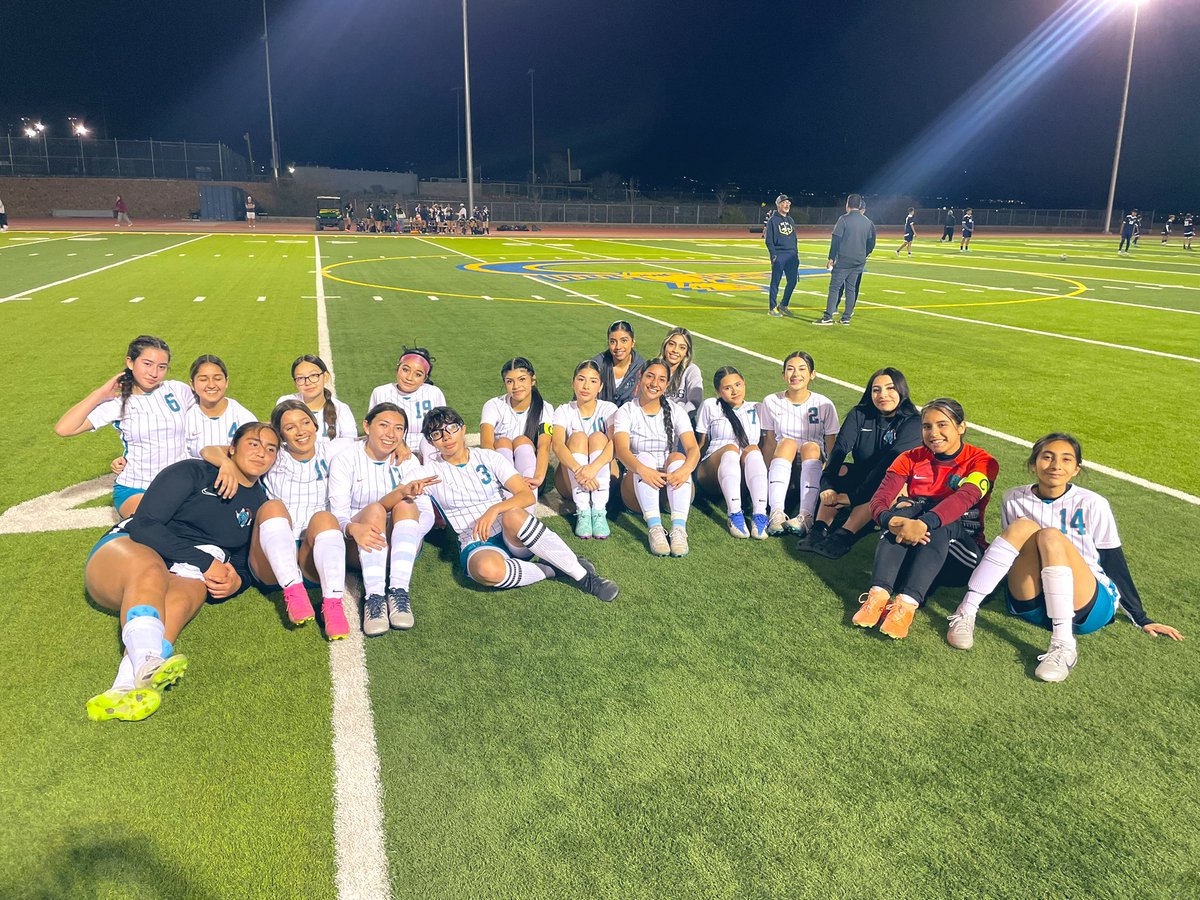 PHHS JV girls’ soccer adds another W tonight! the girls took on Coronado and won 2-0. Lia Gomez (#7) taking a wide shot from the wing ⚽️ &amp; Aryanna Robledo (#2) finishing a corner ⚽️! the many shots on goal are a result of great teamwork! very proud of these girls tonight.