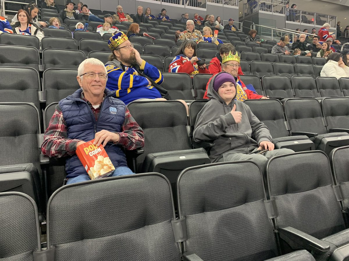 school_outreach's tweet photo. A big thank you to @kidsupfrontYEG for the tickets to the @EdmOilKings hockey hooky!  It was a great game and a lot of fun!   Thanks to Erin for organizing and Bob ( on crutches no less) for driving!     🏒🥅😄 https://t.co/SXyO7MDS8Y