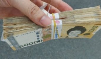 dongnaehyung117's tweet photo. 동생들아 돈없고 힘들지 돈 벌고싶지? 
형한테 연락해 아무피해없고 불법같은거 안하고 형이 용돈줄게 디엠으로 받고싶은 이유 말해봐 https://t.co/RECwVe6RQ9