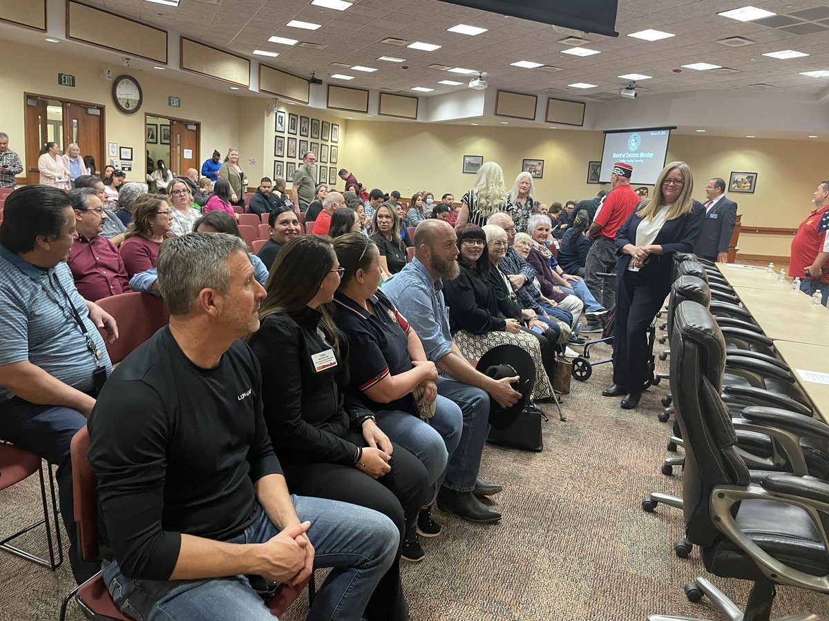 🦅🌎🦅An awesome evening recognizing Ms. Chandra Chapman as Texas VFW Teacher of the year. A huge turnout of support from VDS teachers and military family. #BetterTogether #TeamSISD #GreenMindsBrightFutures