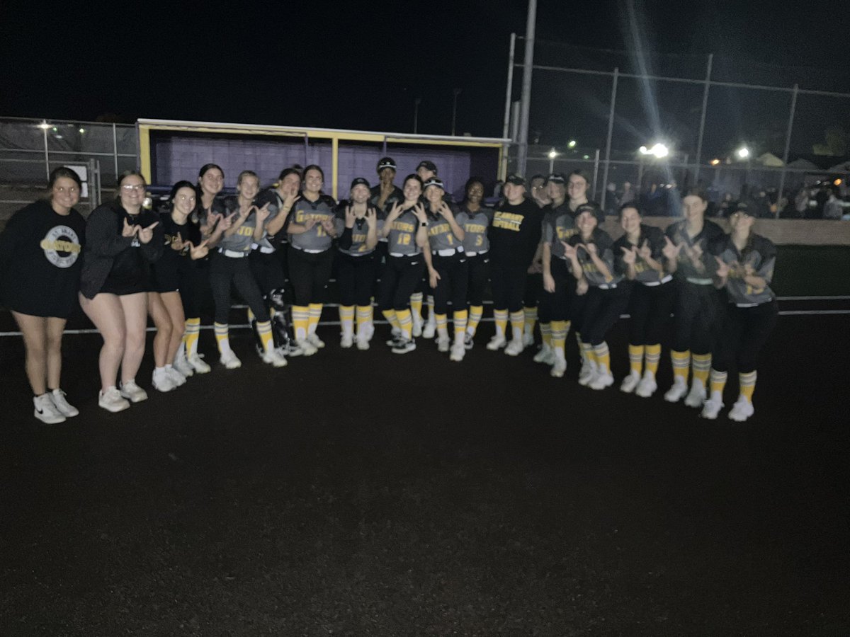 Lady Gators JV went on the road to Lutcher to win 8-0! 🖤💛🐊