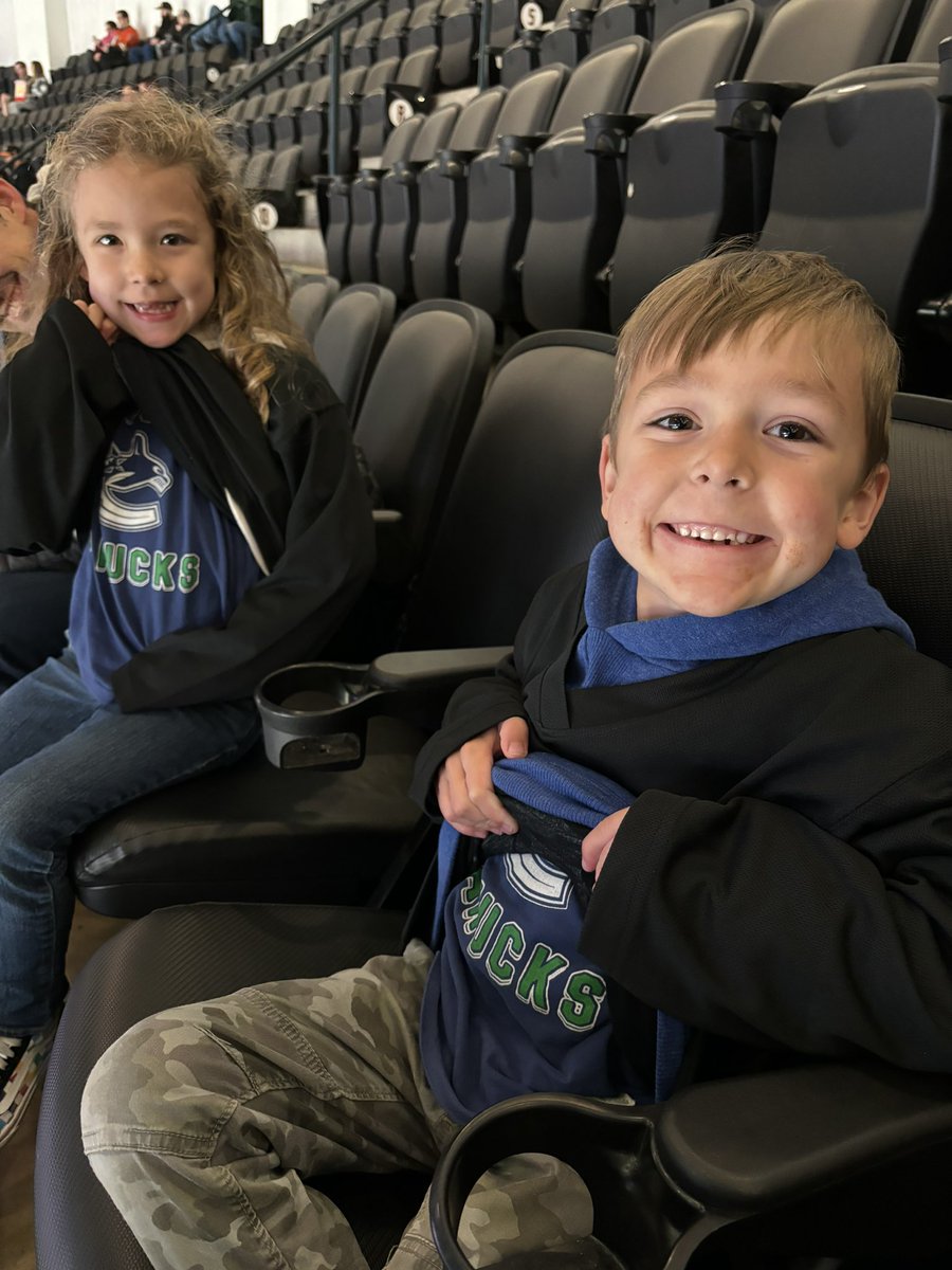 lissyfrances's tweet photo. @kbieksa3 we may be at the Ducks game like you, but these secret Canucks fans were so excited to see you push the start button. https://t.co/sUz2mbG6tU