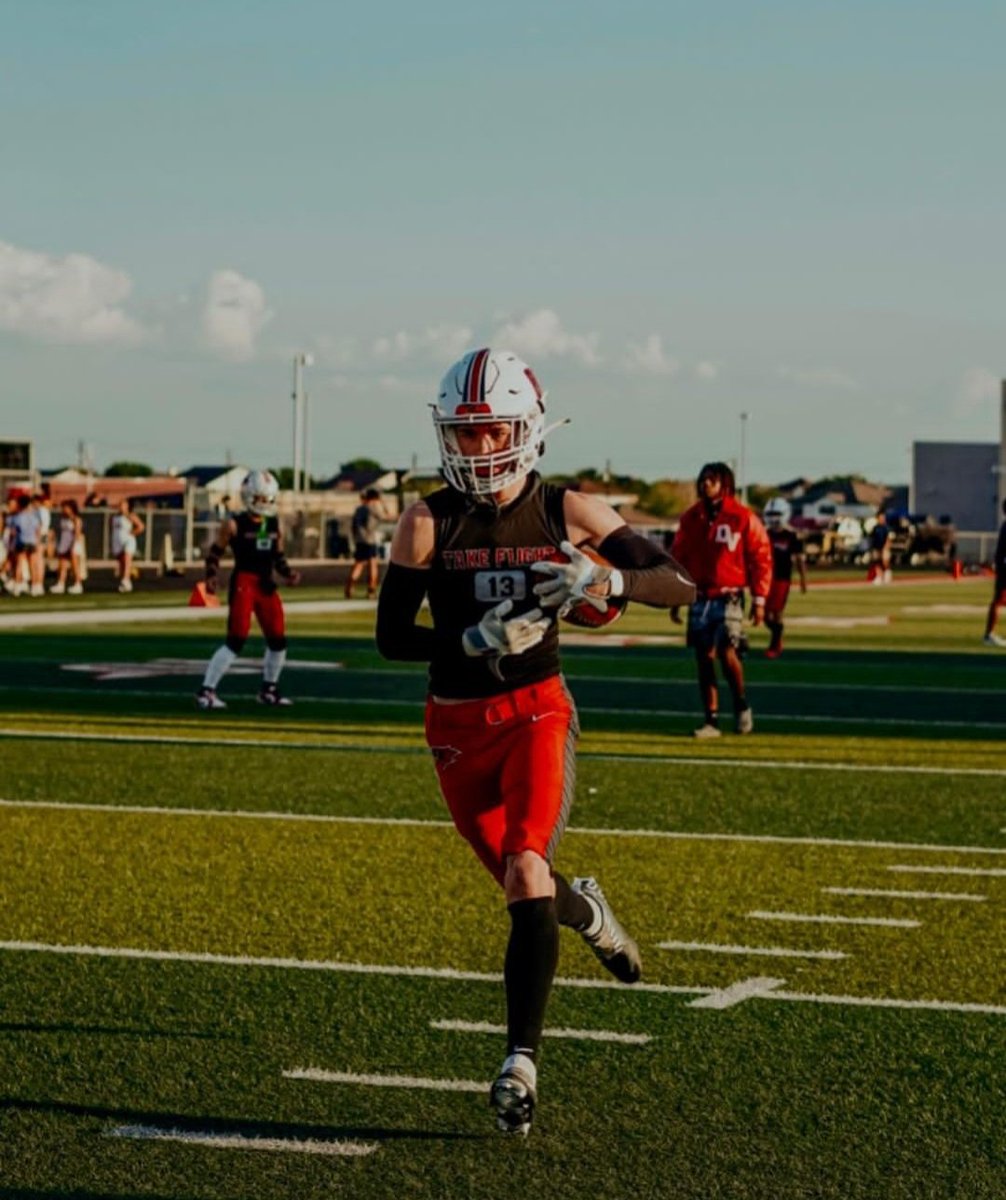 Still working thru full list to celebrate!👏 but gotta s/o 
<a href="/JamesBoyd24_/">James Boyd</a> for meeting a challenge!! All As &amp;1 B for 4th 6wks!

📈'26 6'1 176 WR
●Super Soph&amp;DV Off Newcomer of YR;Started 6 games as Soph in 26-6A👀
●Will play WR&amp;DB...upside! 
●🏈&amp;Track

#RecruitDV🔴
<a href="/CoachAMatt/">Aaron Matthews</a>