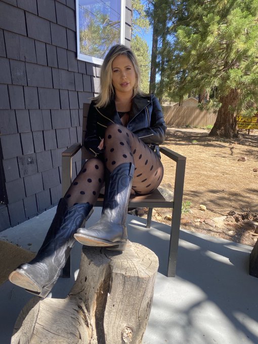 I&rsquo;m on&hellip;. https://t.co/glZ9KYn26O baby RT https://t.co/KqQTmelT88