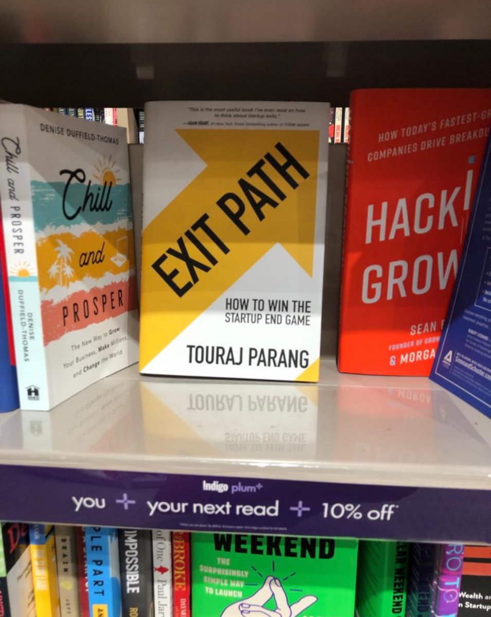 touraj's tweet photo. Not a bad spot to be snuggled between @SeanEllis and @DeniseDT 🙌📚🚀

#exitpath #hackinggrowth #chillandprosper https://t.co/cJWLdKAenj