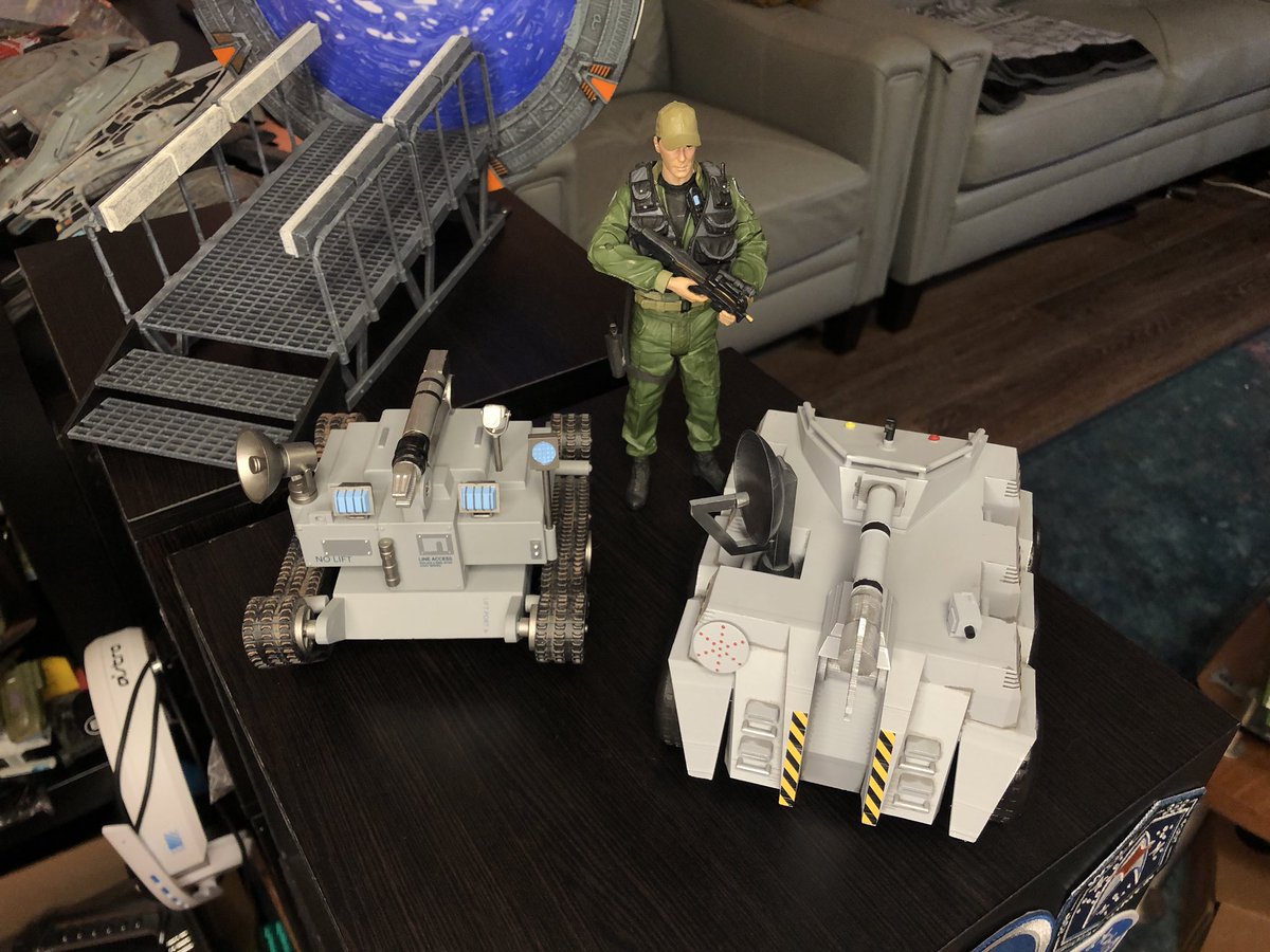 GeekToyLove's tweet photo. @SGAGateBuilder Added the stripes decals to the MALP and it is done. (Note to self: I shoulda bought decals like these ages ago)
Here with the DST BAF MALP, Stargate, and Col O’Neill
#2024Commissions #GeekDen https://t.co/HlWkGmfpFS