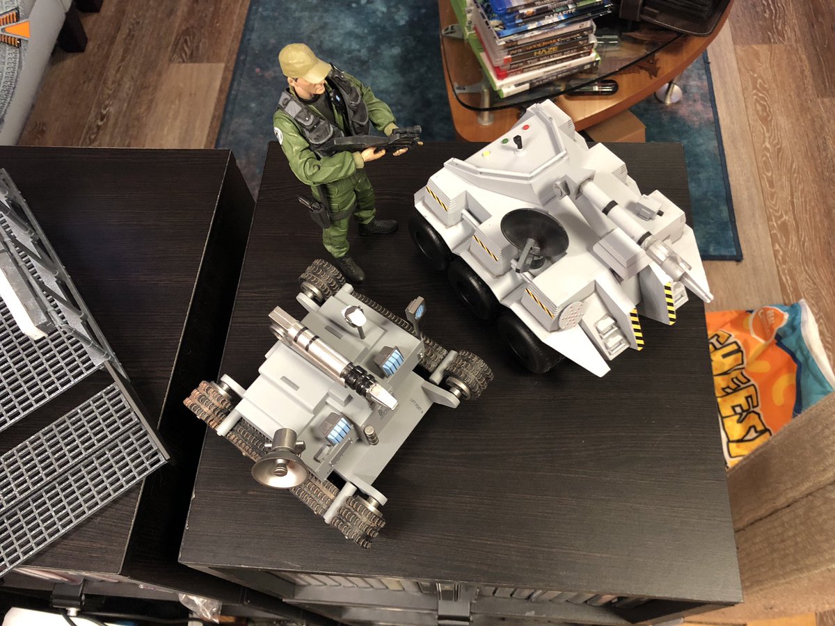 GeekToyLove's tweet photo. @SGAGateBuilder Added the stripes decals to the MALP and it is done. (Note to self: I shoulda bought decals like these ages ago)
Here with the DST BAF MALP, Stargate, and Col O’Neill
#2024Commissions #GeekDen https://t.co/HlWkGmfpFS