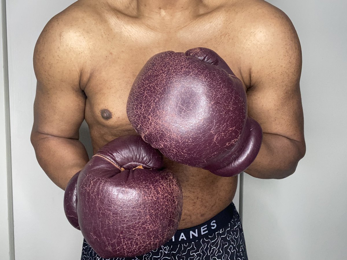 theegloveguy's tweet photo. 14oz vintage Wilson laceless gloves!!
These are padded super well. Great for belly punching, if that’s your thing. IYKYK 😏
#boxing #gloves #boxinggloves #wilson #vintage #retro #classic #oldschool #brown #leather #laceless https://t.co/Vv99Ei8vXI
