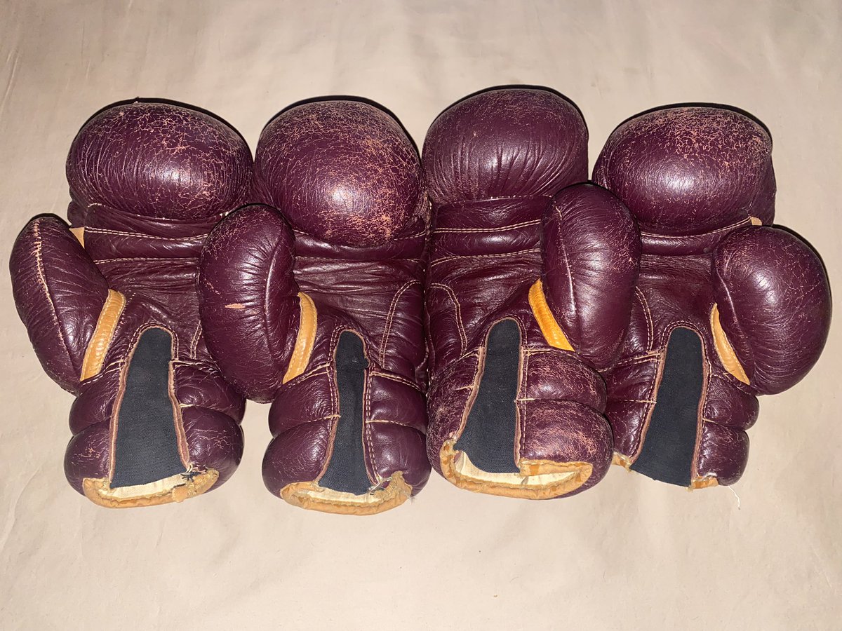 theegloveguy's tweet photo. 14oz vintage Wilson laceless gloves!!
These are padded super well. Great for belly punching, if that’s your thing. IYKYK 😏
#boxing #gloves #boxinggloves #wilson #vintage #retro #classic #oldschool #brown #leather #laceless https://t.co/Vv99Ei8vXI