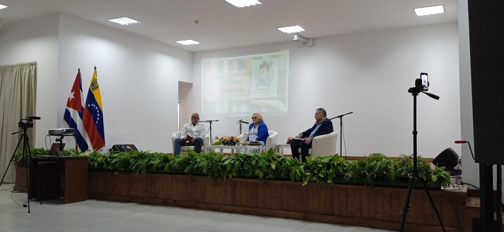 wrr2's tweet photo. #32FILH #Cuba
Sala Guillén
Delegación de Venezuela presenta textos de diferentes autores como Miguel Pérez Pirela, Pedro Chacin y Jorge Rodríguez, quien es el Presidente de la Asamblea Nacional del país bolivariano.
☑️
Detalles
https://t.co/X7s1n8XRkZ https://t.co/o9ex4FYrMy