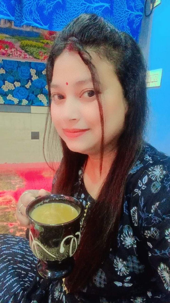 ये चाय की मोहब्बत तुम क्या जानो, हर एक घूँट में एक अलग ही नशा है ☕☕🍁🍁🍁🍁@morningvibes