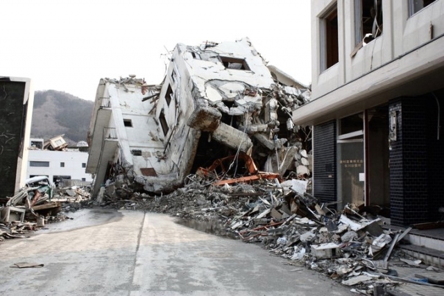 In supporting the housing recovery post-disaster, extensive funding is often associated with many rebuilt houses. But, it can be misleading. It should also provide access to public infrastructure such as clinics and schools, primarily to their livelihood➡️ bit.ly/3OONKBO