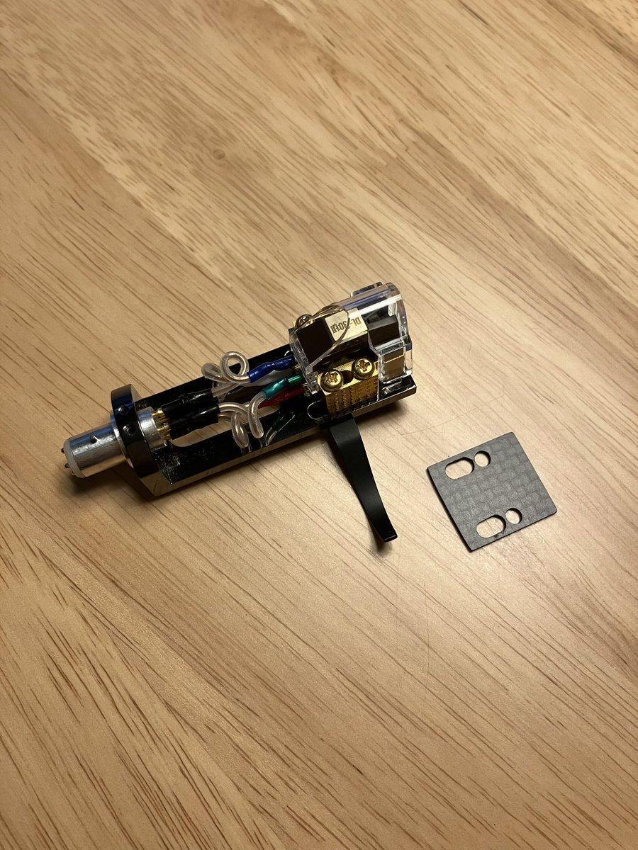 yokoku_michi's tweet photo. DENONのカートリッジは103もそうだけど、背が低いのでSL1200シリーズで使うにはスペーサーが必要。
DL301-2に使う4本ネジ用のスペーサーがどこにも無いので手作りでカスタムしてもらいました。
(DL103用にはオヤイデ電気のMCS-CFを使用)
#DENON
#DL301
#DL103
#オヤイデ電気 https://t.co/4HfnRy9tJj